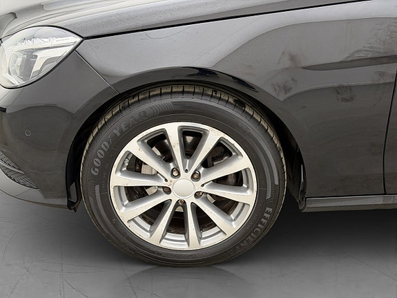 Mercedes-Benz E220 30 of 30