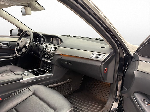 Mercedes-Benz E220 25 of 30