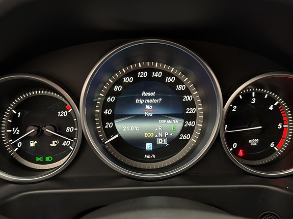 Mercedes-Benz E220 16 of 30