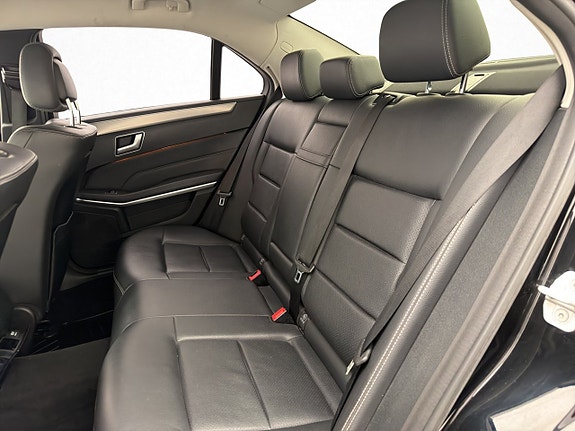 Mercedes-Benz E220 26 of 30