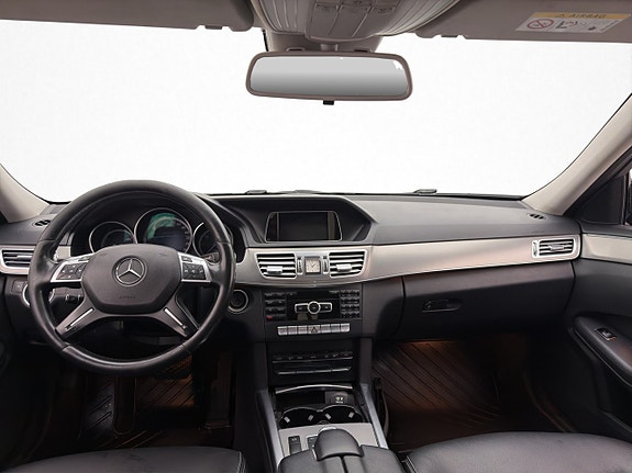 Mercedes-Benz E220 11 of 30