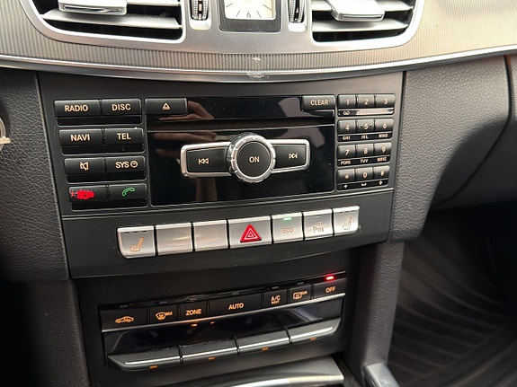 Mercedes-Benz E220 23 of 30