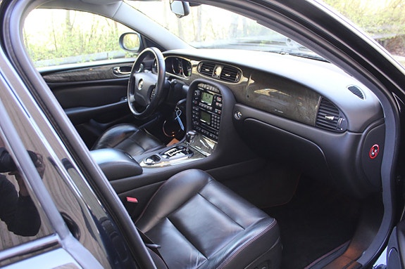 Jaguar XJR 11 of 14