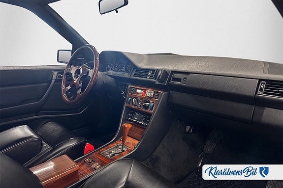 Mercedes-Benz 230 14 of 17
