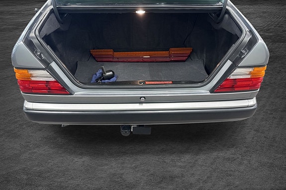 Mercedes-Benz 230 13 of 17