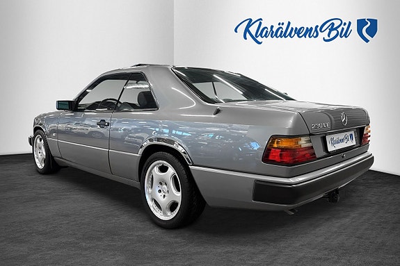 Mercedes-Benz 230 11 of 17