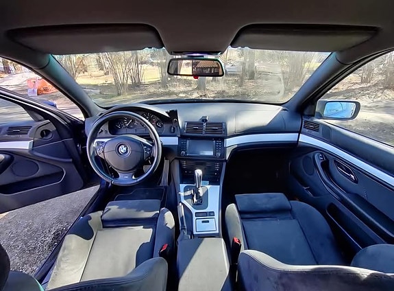 BMW 523i 3 of 5