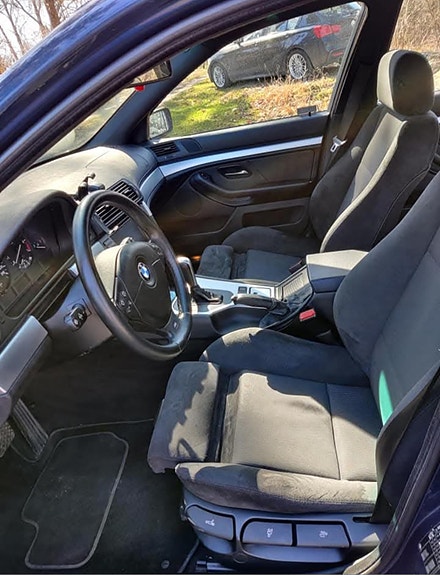 BMW 523i 4 of 5