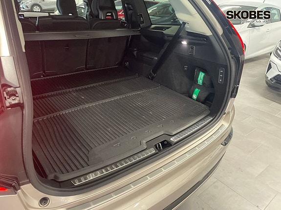Volvo XC90 17 of 20
