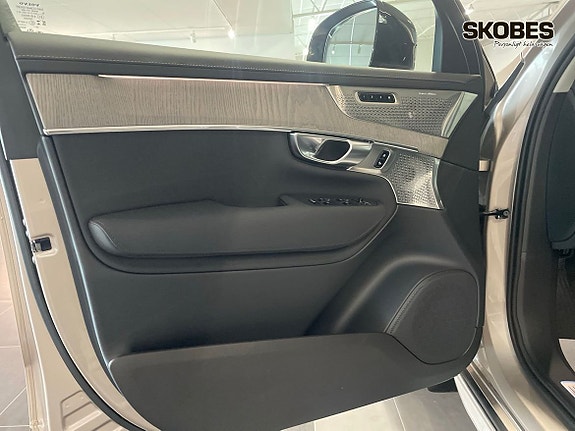 Volvo XC90 14 of 20