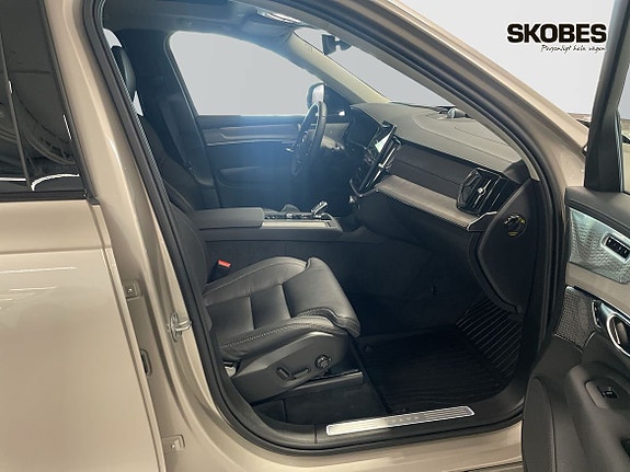 Volvo XC90 11 of 20