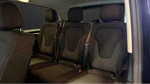 Mercedes-Benz V220 14 of 16