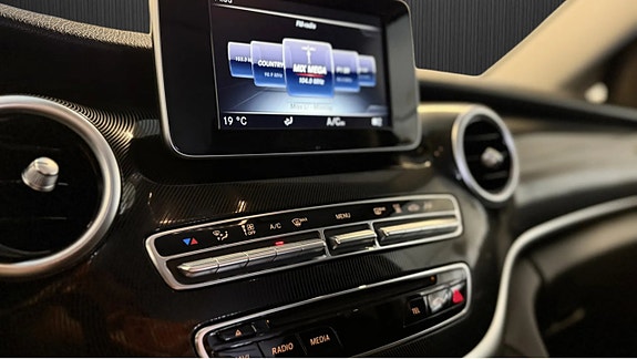 Mercedes-Benz V220 10 of 16