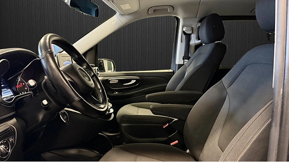 Mercedes-Benz V220 6 of 16