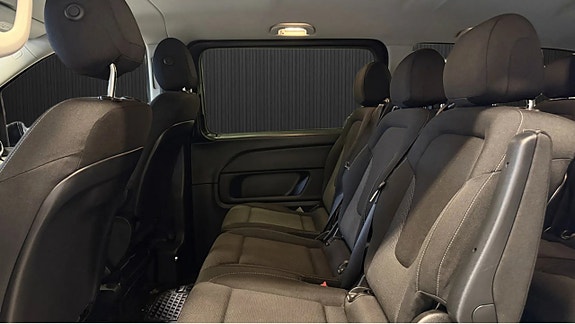 Mercedes-Benz V220 12 of 16