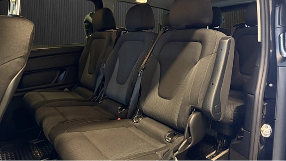 Mercedes-Benz V220 13 of 16