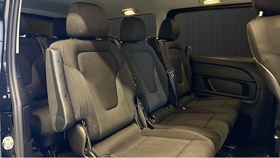 Mercedes-Benz V220 16 of 16