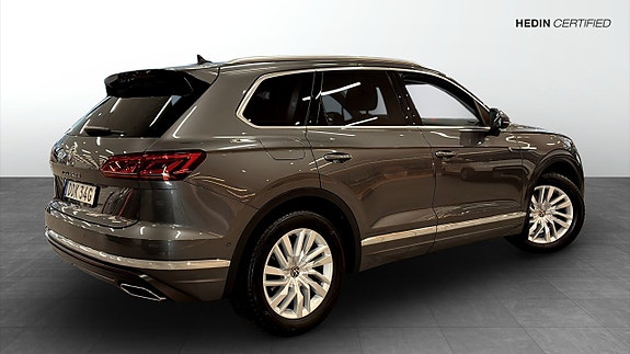 Volkswagen Touareg 2 of 5