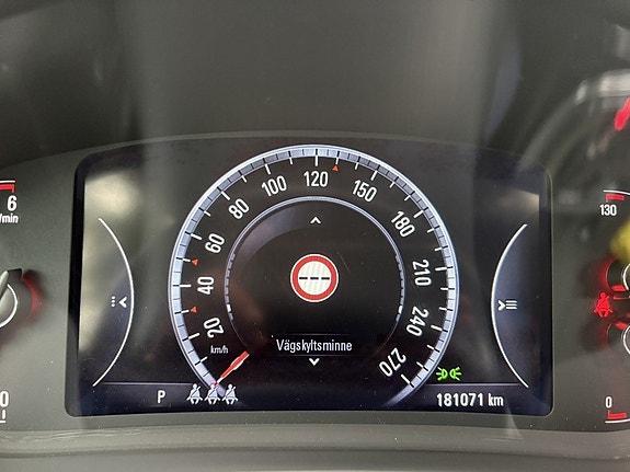 Opel Insignia 21 of 26