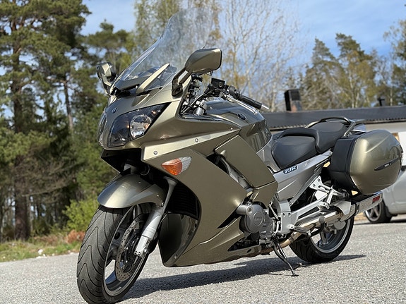 Yamaha FJR1300 2 of 5