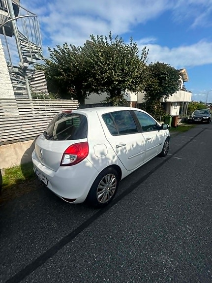 Renault Clio 2 of 5