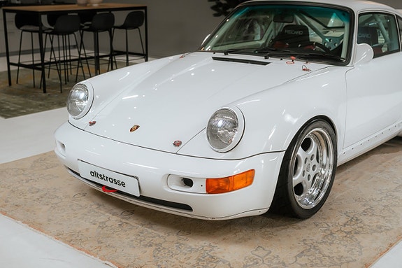 Porsche 911 Turbo 2 of 5