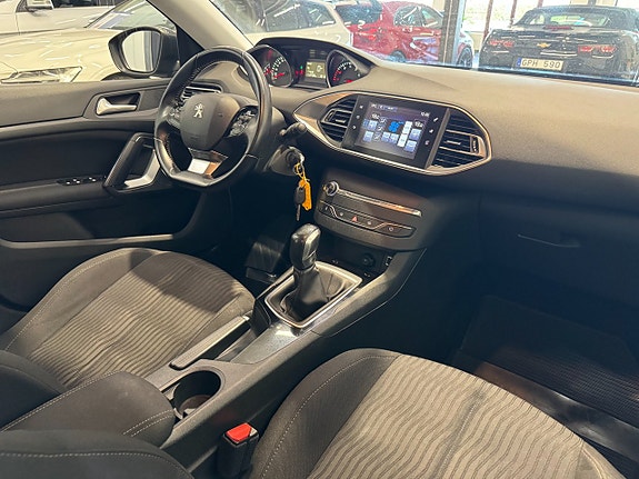 Peugeot 308 SW 9 of 17