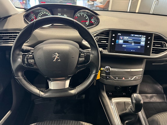 Peugeot 308 SW 12 of 17