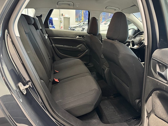 Peugeot 308 SW 10 of 17