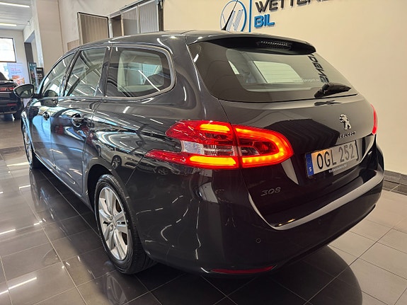 Peugeot 308 SW 7 of 17