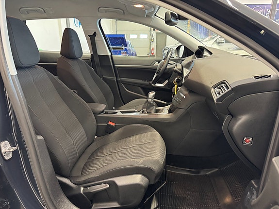 Peugeot 308 SW 11 of 17