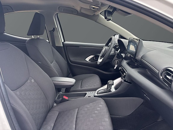 Toyota Yaris 8 of 12