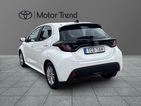 Toyota Yaris 3 of 12