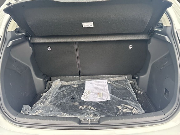 Toyota Yaris 12 of 12