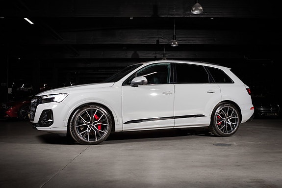 Audi Q7 2 of 5