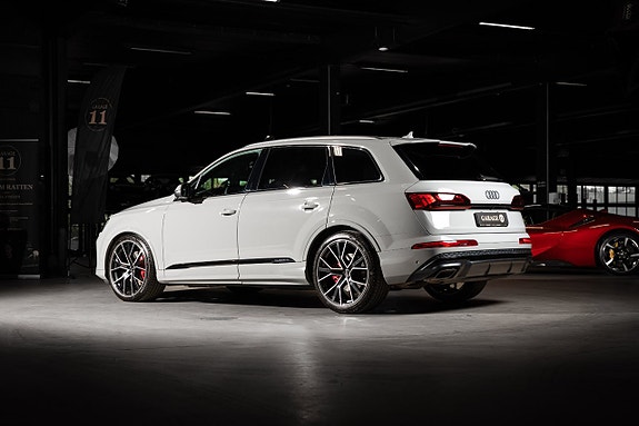 Audi Q7 4 of 5