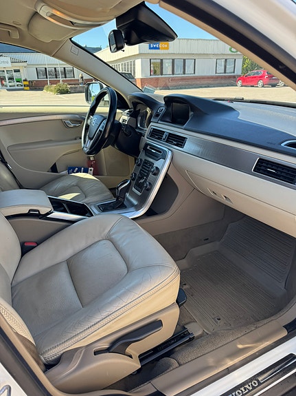 Volvo XC70 6 of 12