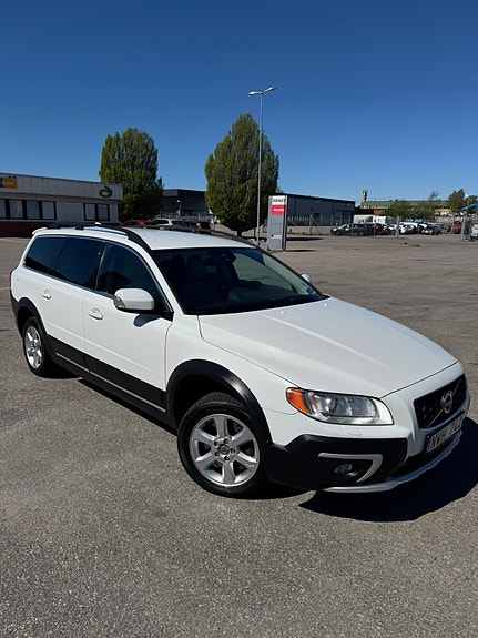 Volvo XC70 2 of 12