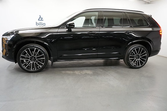 Volvo XC90 2 of 23