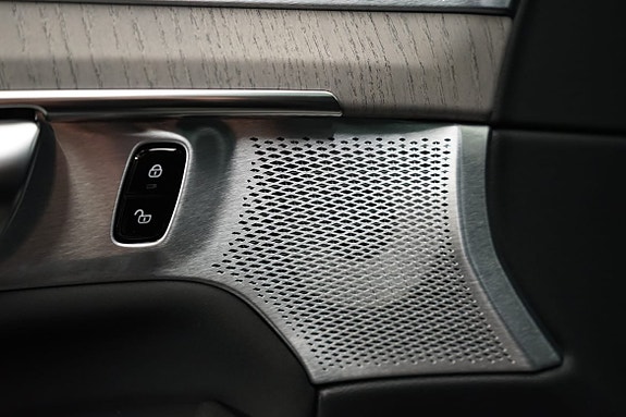 Volvo XC90 10 of 23