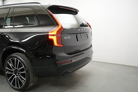 Volvo XC90 3 of 23