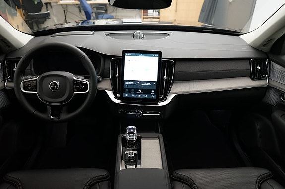 Volvo XC90 5 of 23