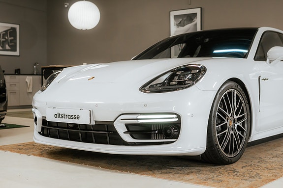 Porsche Panamera 4 4 of 5