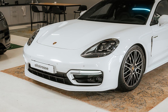 Porsche Panamera 4 3 of 5