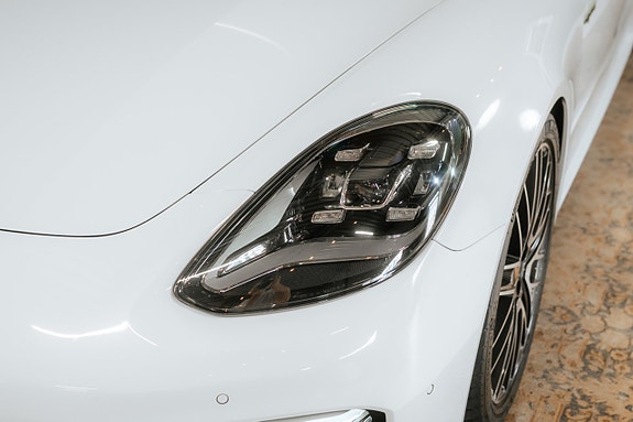 Porsche Panamera 4 5 of 5