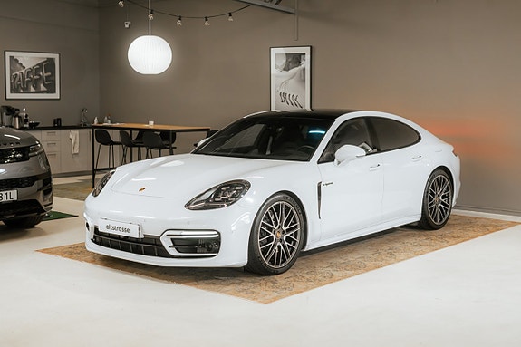 Porsche Panamera 4 2 of 5