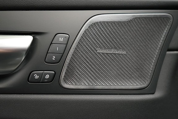 Volvo XC60 9 of 20