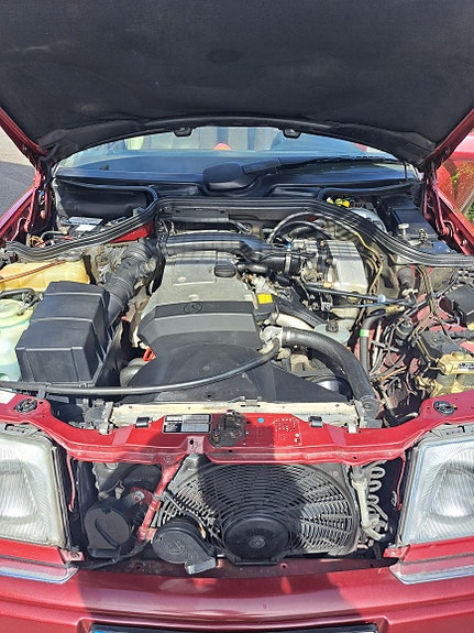 Mercedes-Benz E220 5 of 5