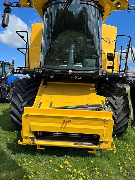 New Holland CX8.70 FS 2 of 5