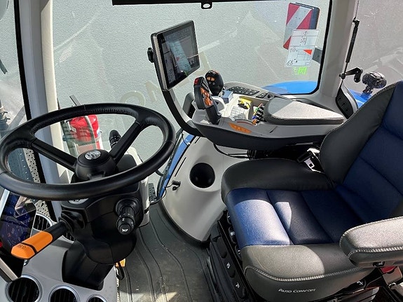 New Holland T 8.435 Genesis 7 of 8